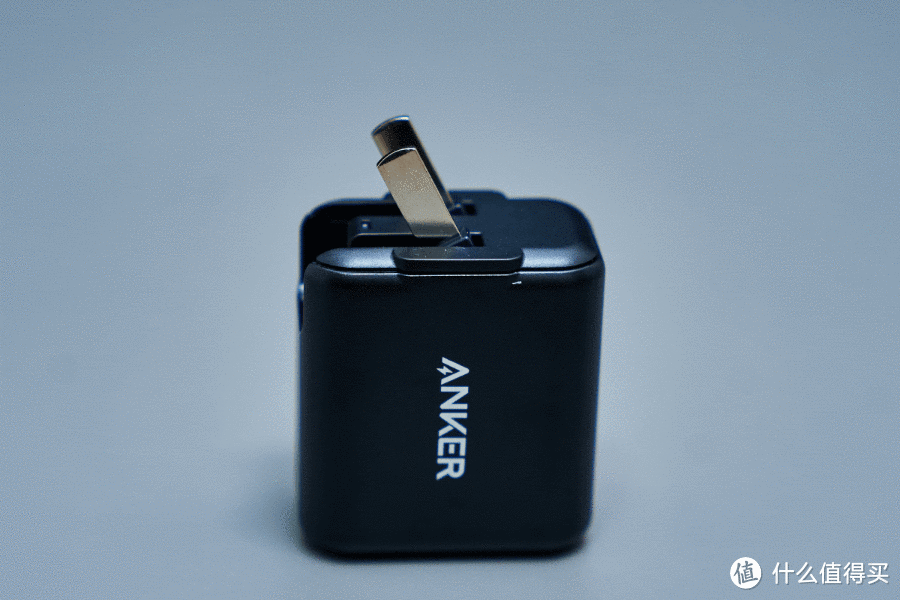安克三合一磁力魔方：一线解决苹果全家桶充电难题