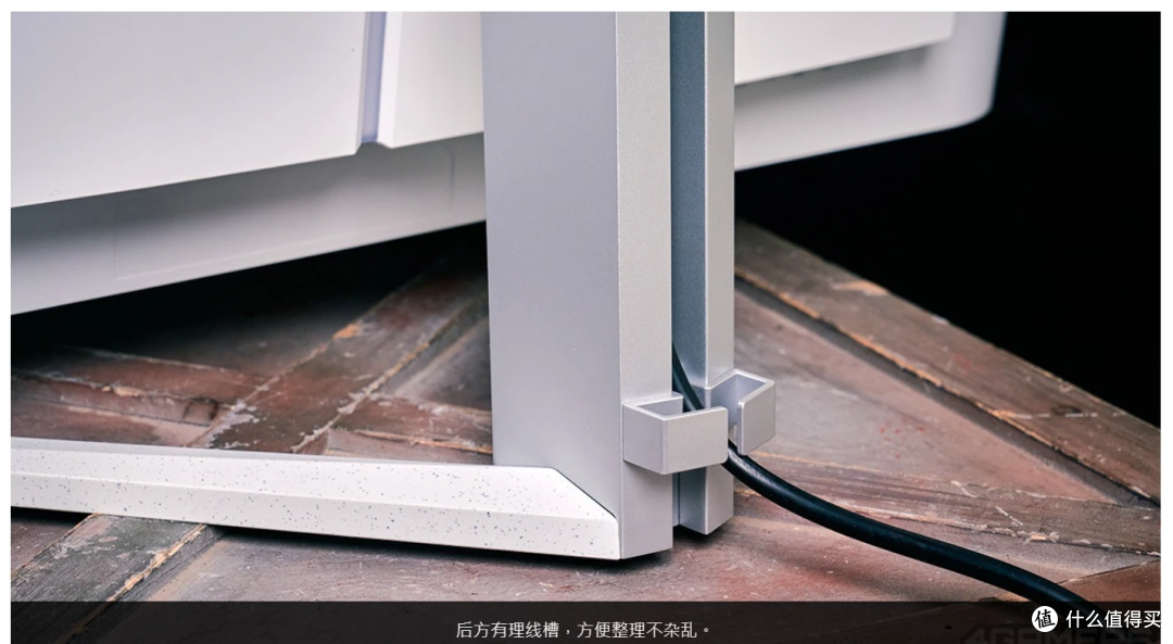 美丽本人与美丽的显示器:Evnia 42M2N8900 42 寸 4K OLED游戏显示器