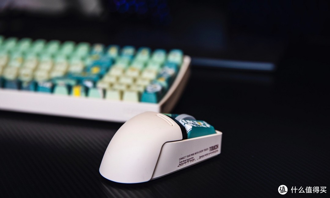 洛斐小翘键盘和鼠标，让你的办公桌更加精彩