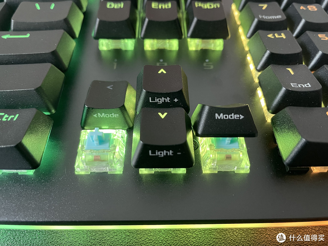 ROG耀光2幻系列：全键热插拔+自定义灯效，一款能让你随心所欲的机械键盘