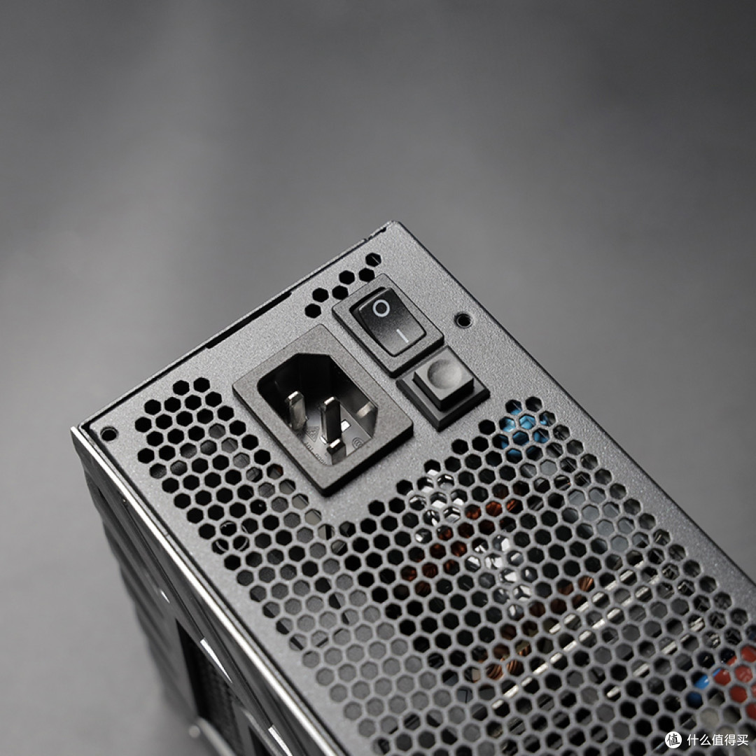 艾湃电竞发布ODIN 奥丁千瓦旗舰电源:白金认证 支持ATX3.0标准