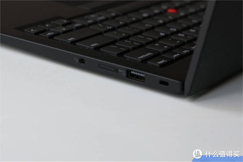 一如既往的商务经典之选！ThinkPad X1 Carbon 2023轻上手