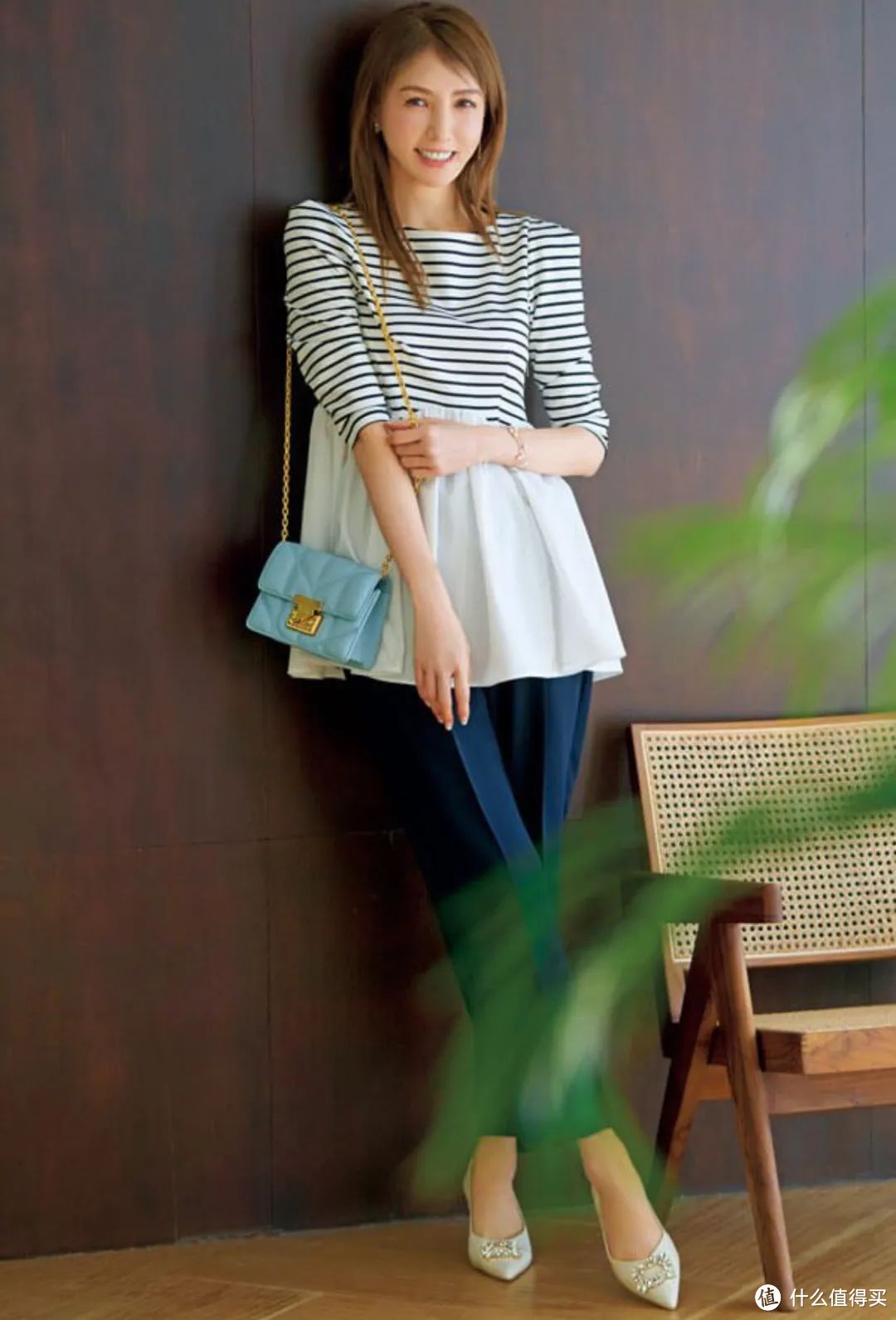 肚子有肉肉的女生怎么选衣服?