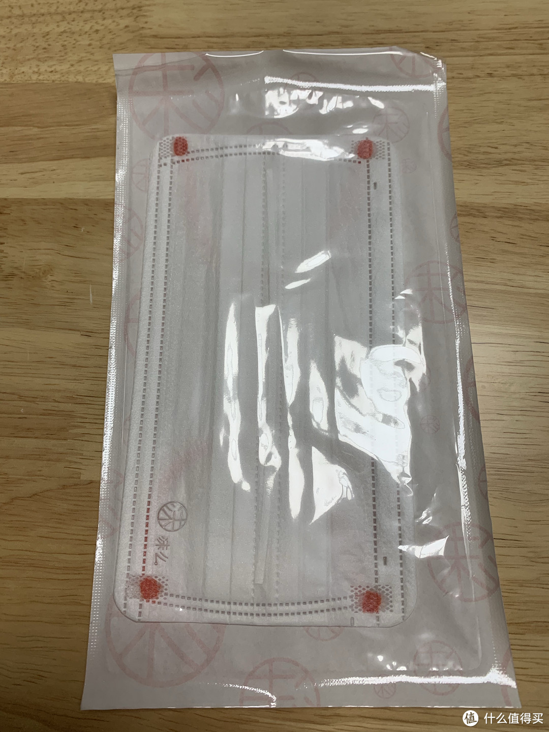 这个口罩很舒适很透气!外观也好看