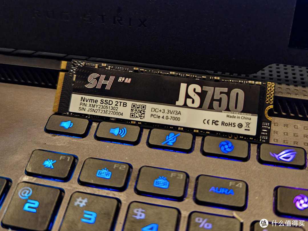 两毛五1GB的舒赫JS750 2T固态硬盘SSD，性价比太高了。