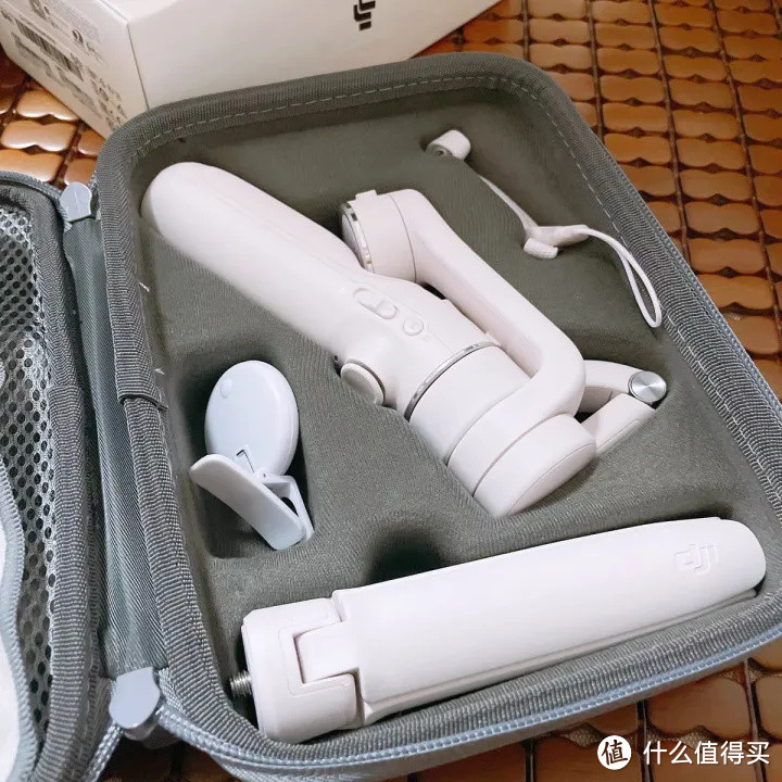 如何评价大疆最新推出的 DJI Osmo Mobile 6 手机云台？有哪些新的升级？