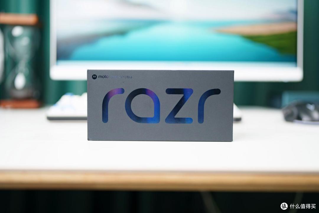掌心巨幕大有可玩 小折叠屏终极形态—— 5699元 moto razr 40 Ultra