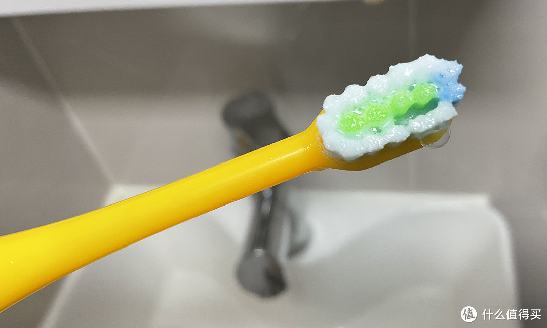 飞利浦儿童电动牙刷孩子喜欢用，但是牙刷头太贵了，于是我找了这款平替