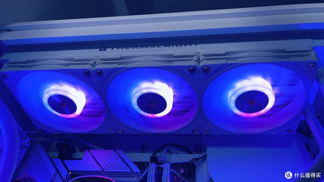 利民水冷Frozen Horizon 360 WHITE冰封雅境开箱