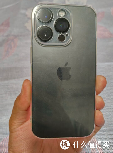苹果A16 Bionic芯片，配合6GB内存，iPhone 14 Pro性能强劲