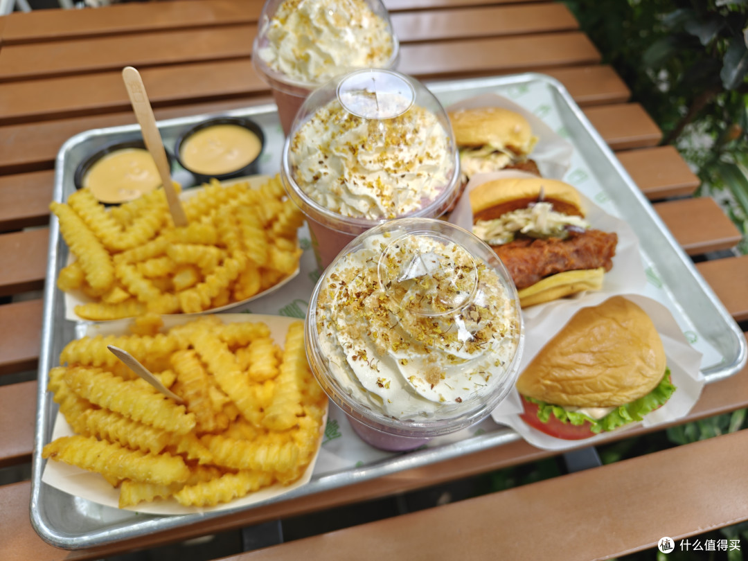 被称为“纽约三宝”的Shake Shack究竟有何过人之处,上海新天地店体验