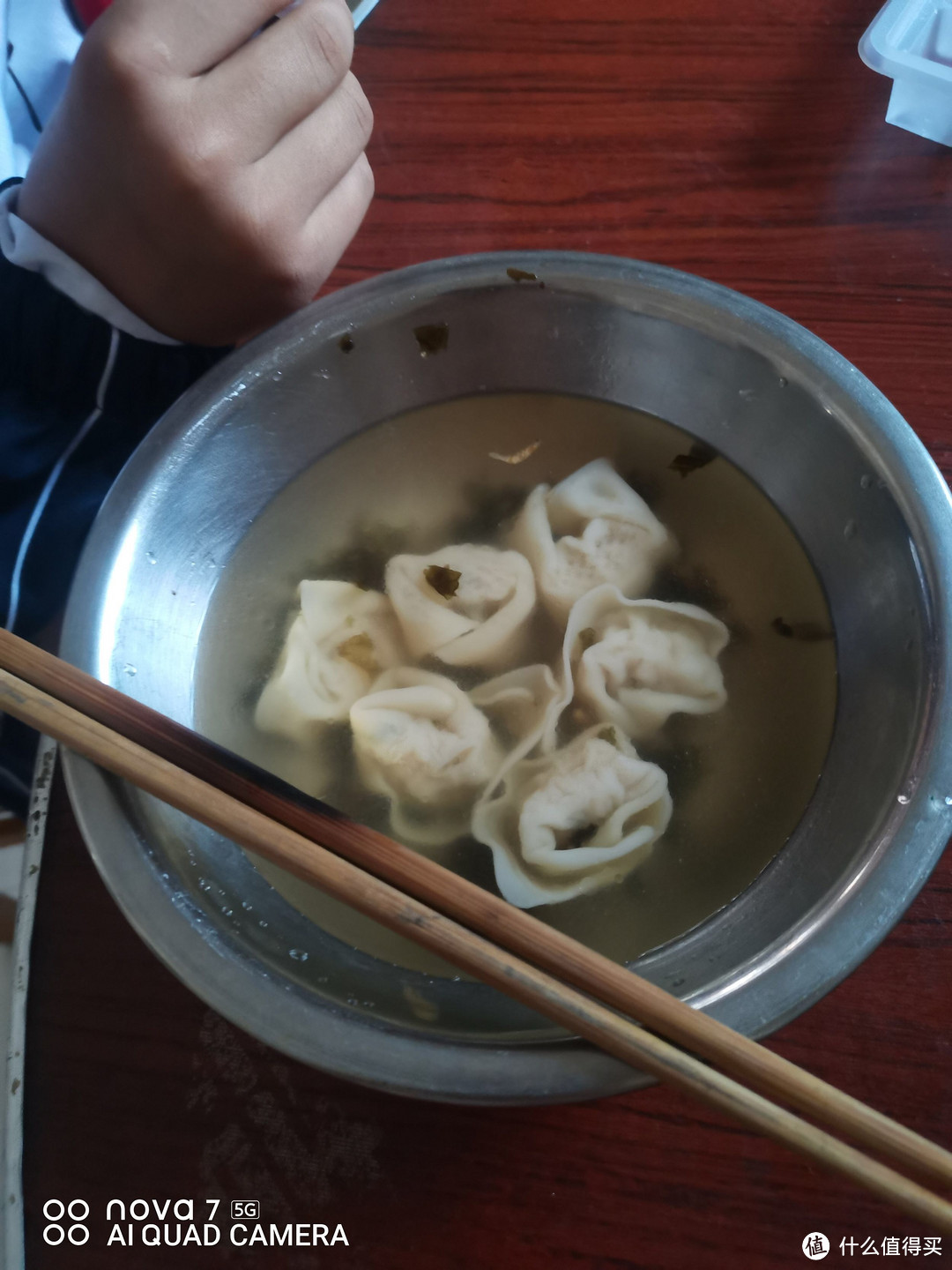 思念大馅馄饨大口大口吃