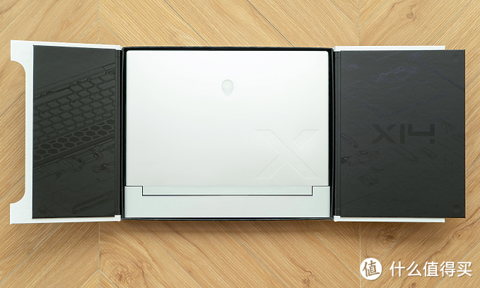Alienware X14 R2 电竞笔记本--精致的外观
