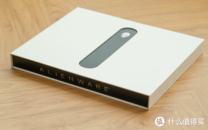 Alienware X14 R2 电竞笔记本--精致的外观