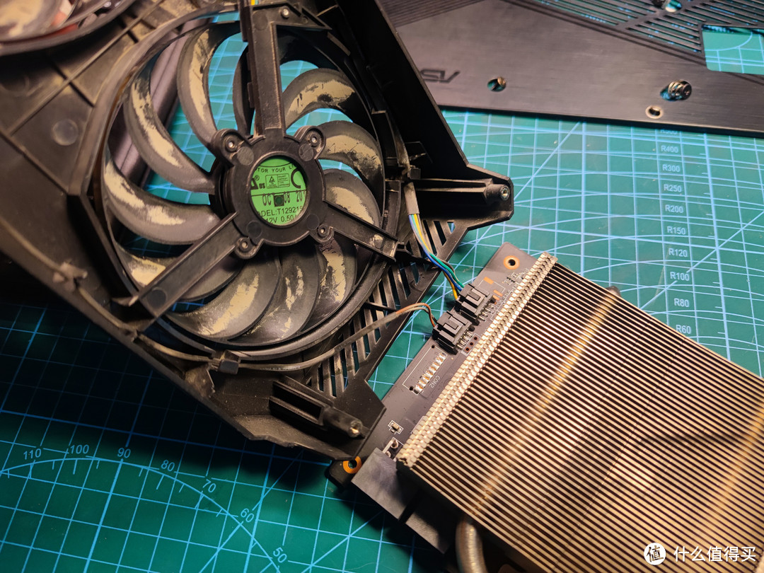 头铁矿卡配矿电:¥666块华硕RX5700+¥109块鑫谷金牌1250W电源拆解大宝剑装个闷罐机箱