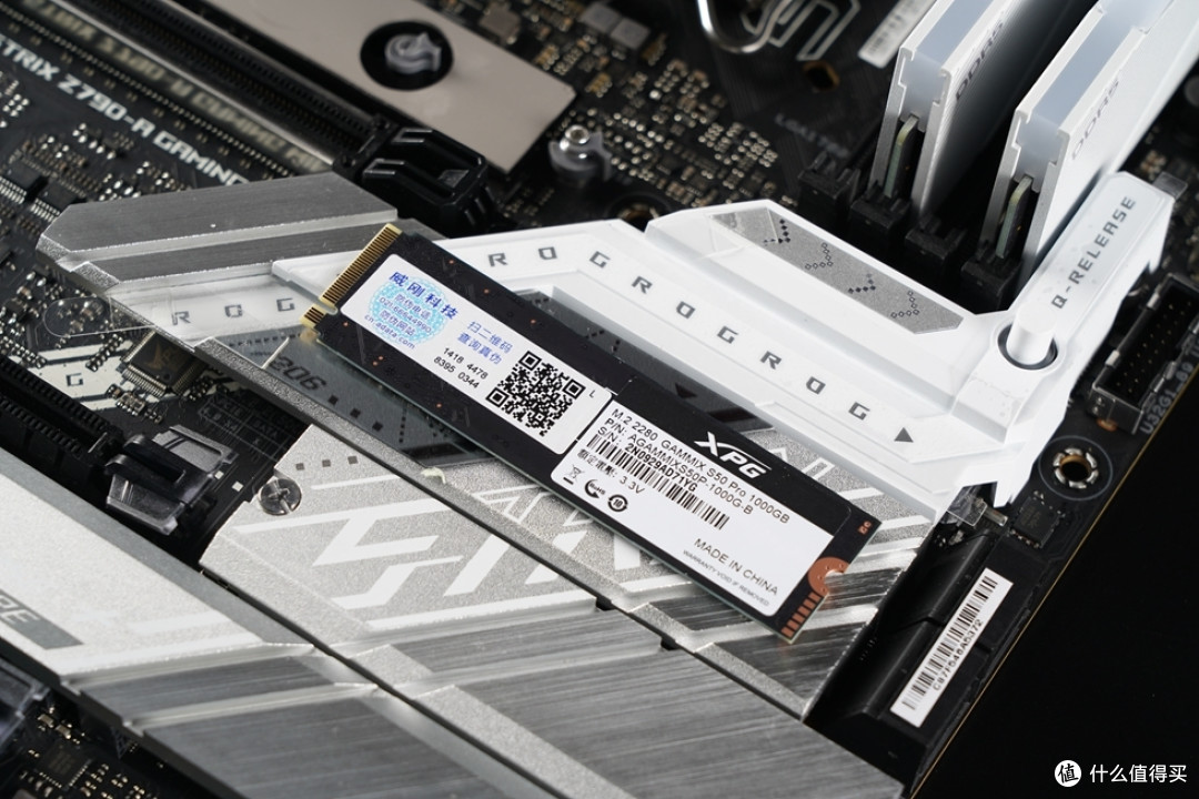 分型工艺 Torrent Compact RGB+Z790吹雪主板+振华LEADEX VP1000W打造的白色风冷主机