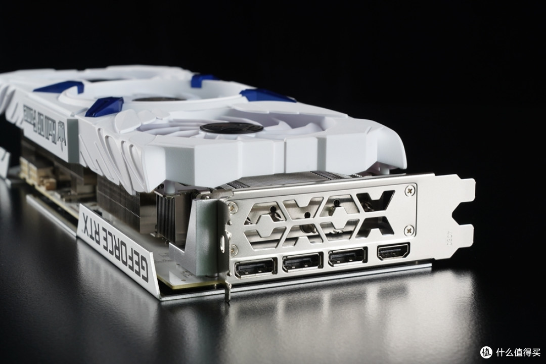 显卡输出接口部分，影驰RTX 3070 Ti HOF Pro提供了3个DP1.4a接口，以及一个HDMI 2.1接口，支持最新的4K144Hz显示器，同时还支持分辨率更高的8K60Hz显示。