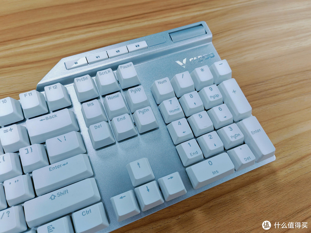 雷柏V700DIY机械键盘：优秀的外观与手感，热插拔轴体带来DIY乐趣