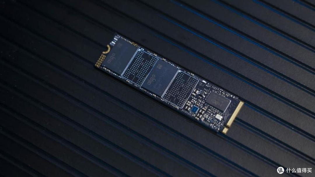 玩家抄底时刻，厂家捶地丨不到500块的aigo P7000Z SSD上手实测