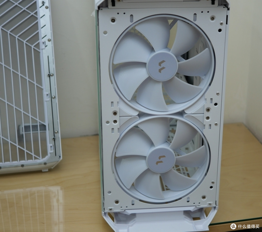 纯白控狂喜——FD Torrent Compact RGB 机箱装机体验
