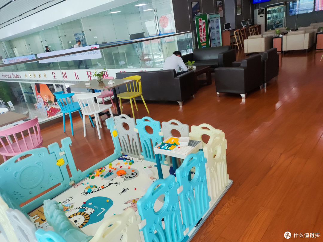 来4S店做保养，这次不听客服忽悠，只花了680元，以前每次一两千，顺便蹭饭吃