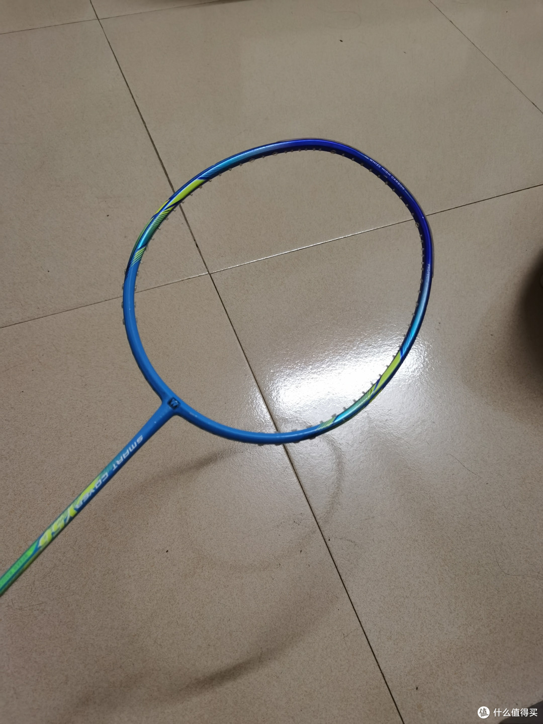 这打了三年的羽毛球拍可以换了