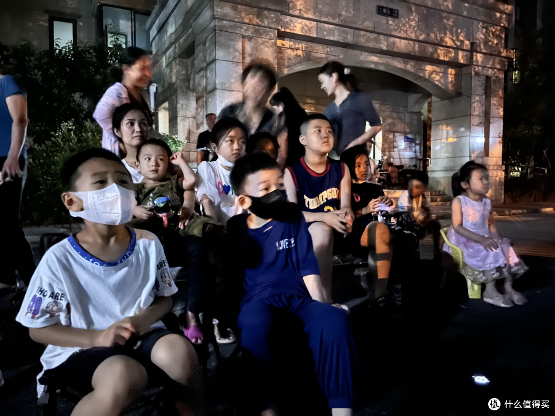 小区电影活动开始了,酷开智能投影X5使用实录