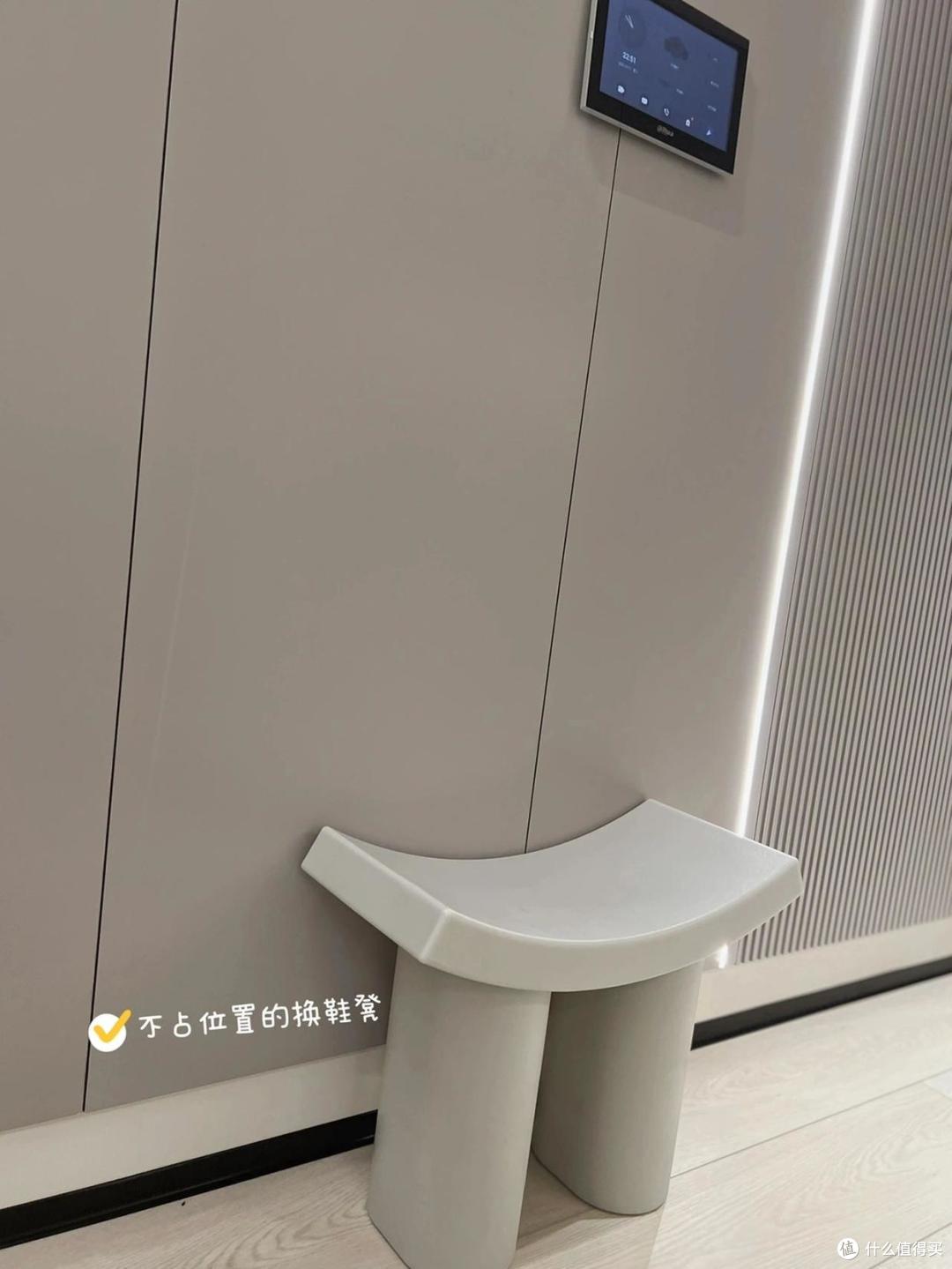 海南夫妻拒绝“过度装修”,把140㎡家装得堪称教科书,太有品位了