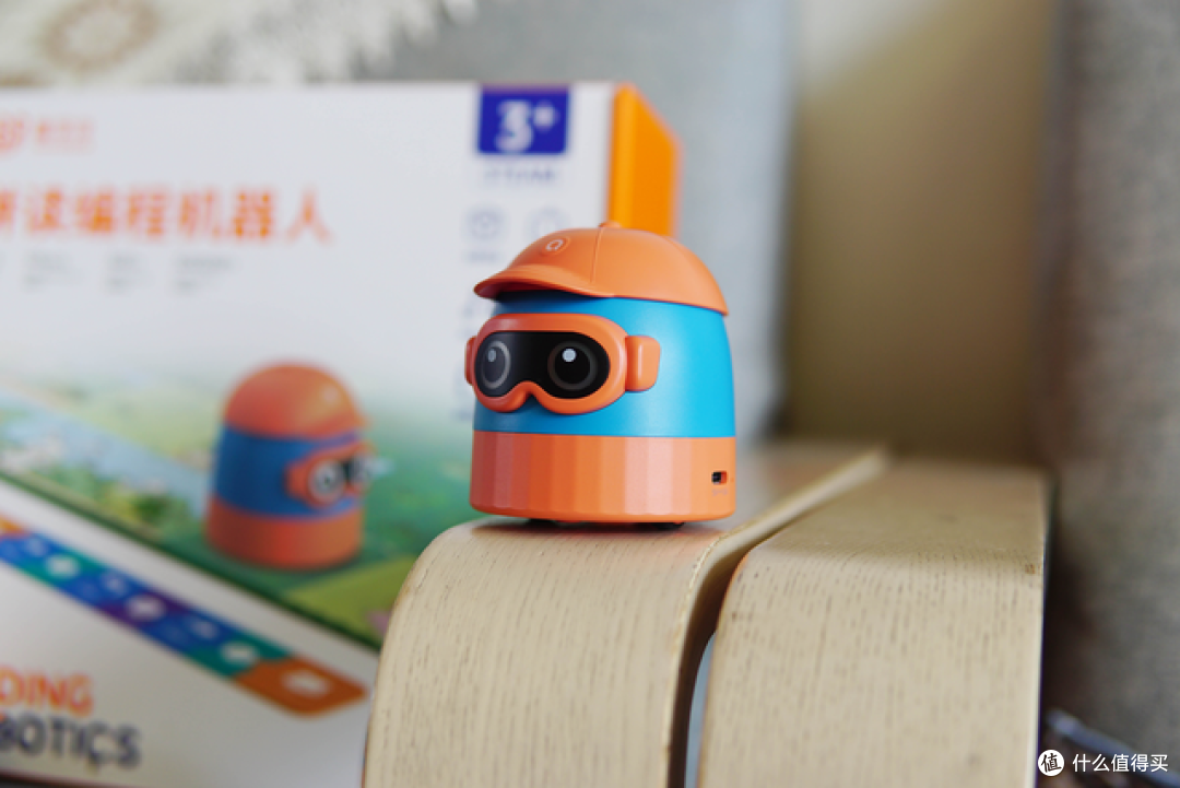 孩子学编程太贵?不如买个趣学伴拼读编程机器人,好玩还涨知识