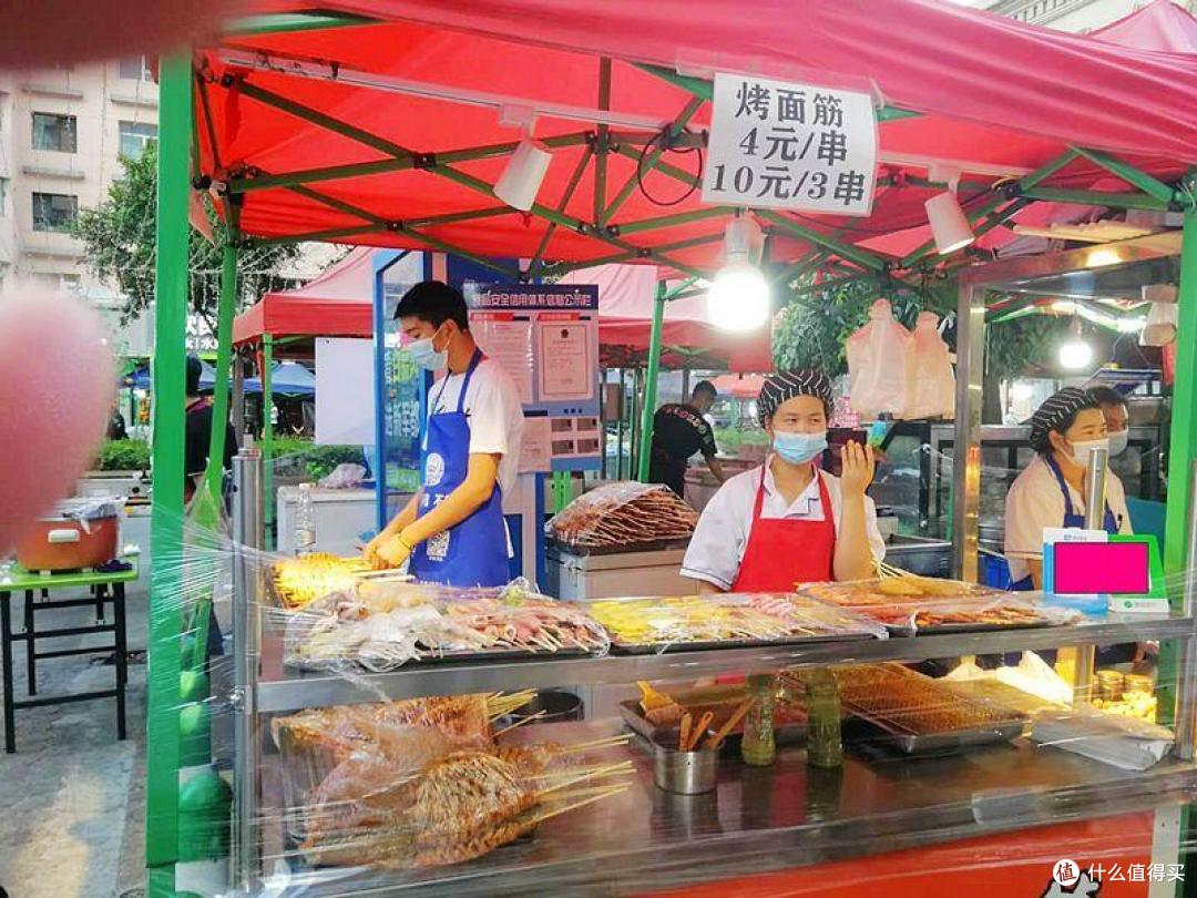 乌鲁木齐又多了一个吃美食的夜市，烧烤，肚包肉任意吃
