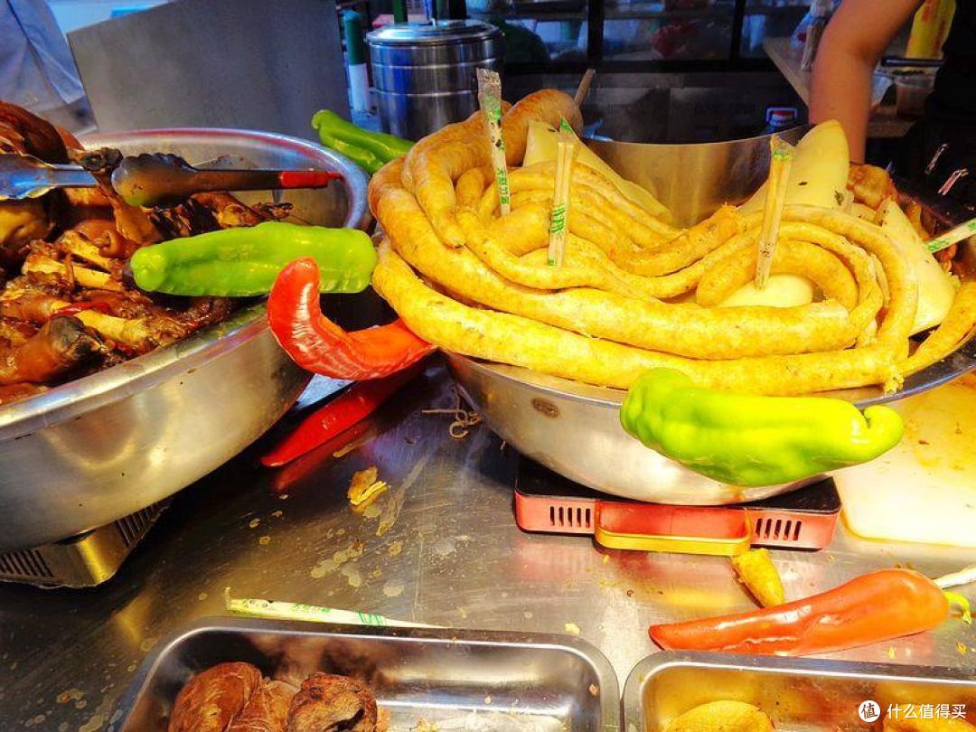 乌鲁木齐又多了一个吃美食的夜市，烧烤，肚包肉任意吃