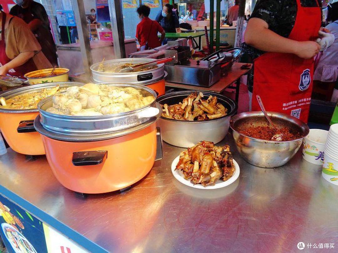 乌鲁木齐又多了一个吃美食的夜市，烧烤，肚包肉任意吃