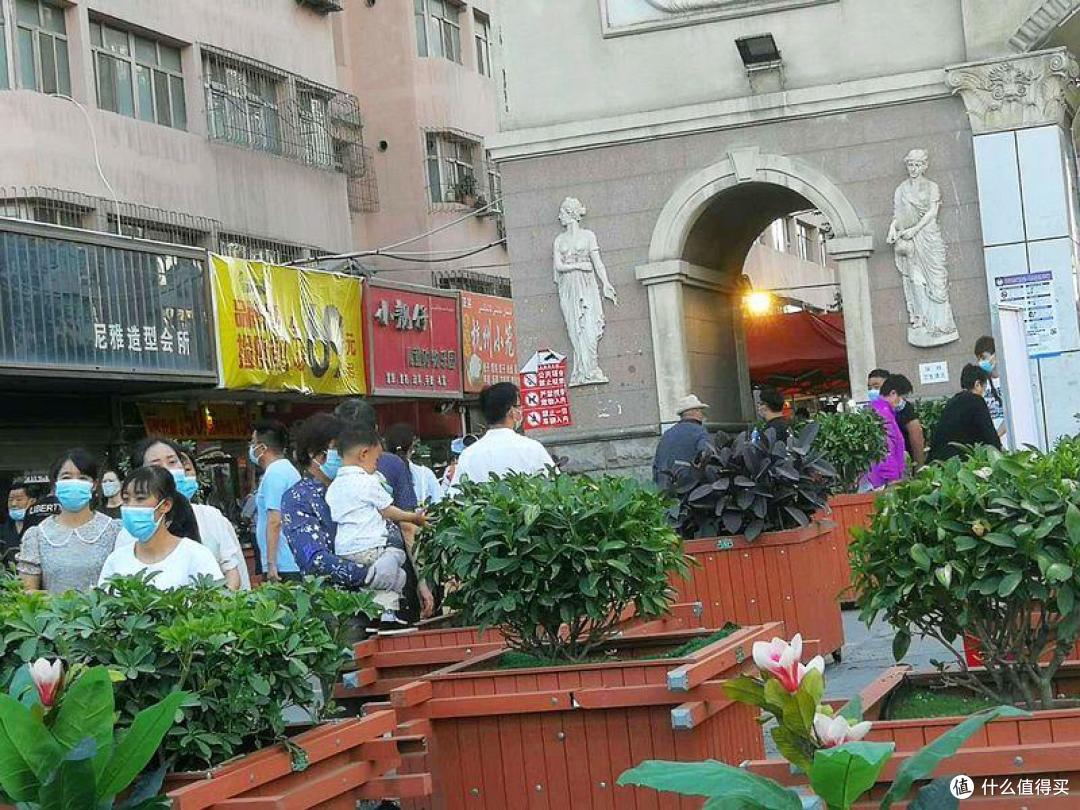 乌鲁木齐又多了一个吃美食的夜市，烧烤，肚包肉任意吃