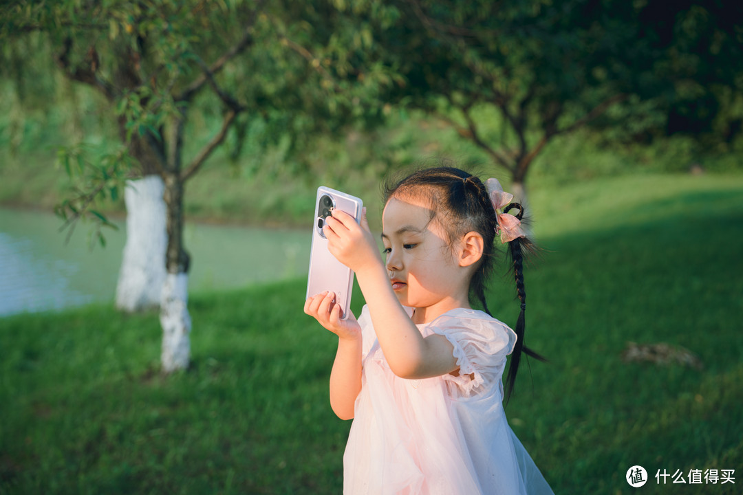 首次搭载超光影潜望长焦，呈现最自然的人像细节：OPPO Reno10 Pro+ 实战拍摄体验