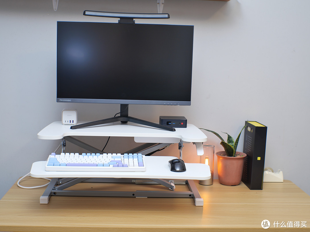 打造万元简单实用办公桌搭环境，4平米寸土寸金