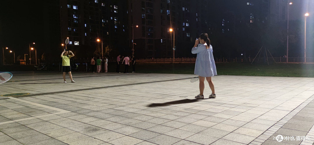 我的运动主场之:偶尔我会客串一下羽毛球运动员当两个年轻姑娘的陪练!