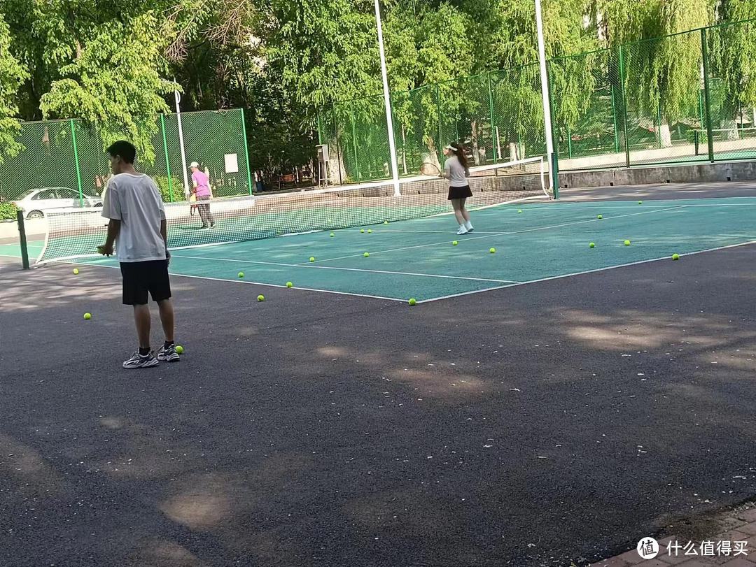 大学生还是要多多运动，比如打网球