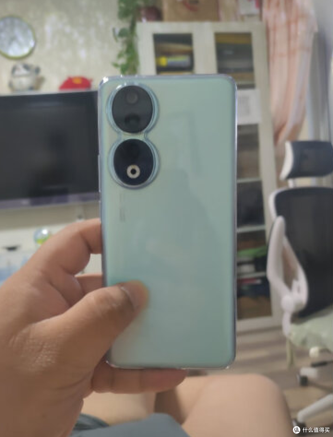 6.7英寸OLED大屏，全场景人像拍摄，荣耀90
