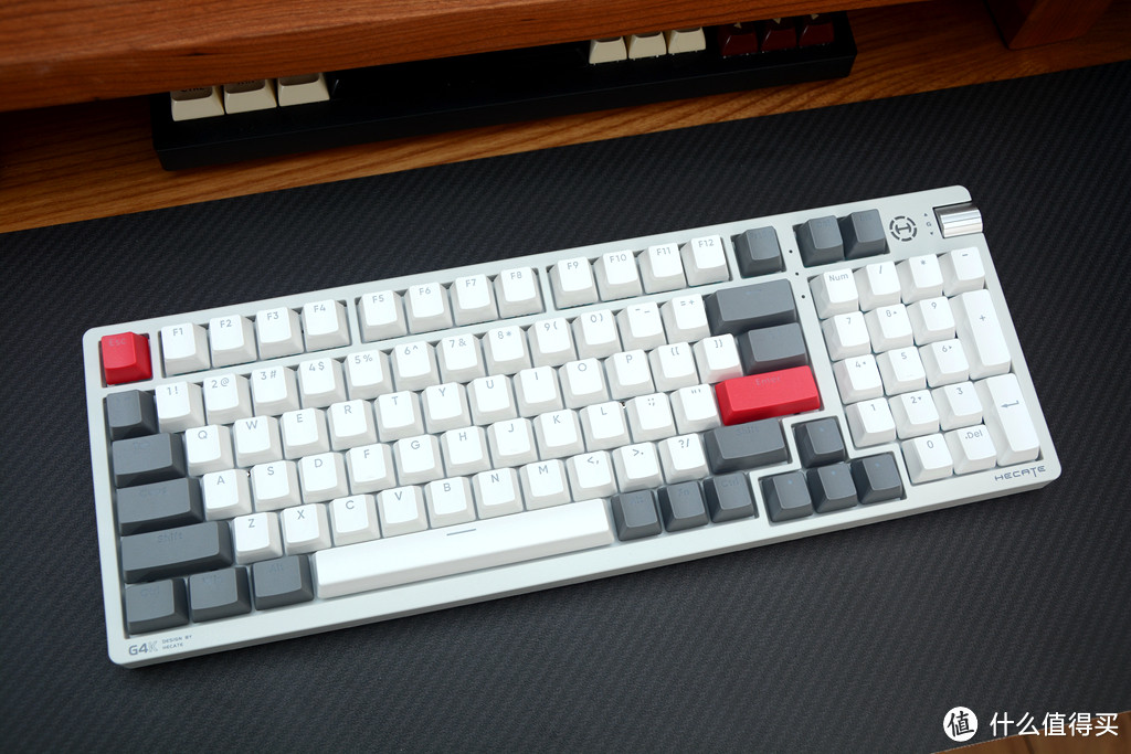 漫步者的外设梦，首款机械键盘G4K发布，三模、热拔插、RGB灯光