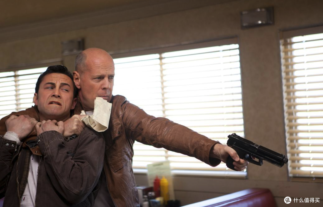 《环形使者》以其扣人心弦的剧情和深入思考的主题获得了成功,同时也