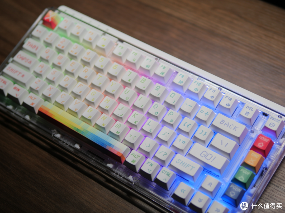 手感颜值双升级，这次来点不一样，米物Z830 Pro彩虹像素机械键盘体验