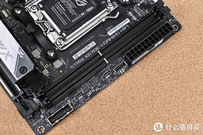 清新豆沙绿——ROG X670E-I+分形工艺 Terra 装机展示