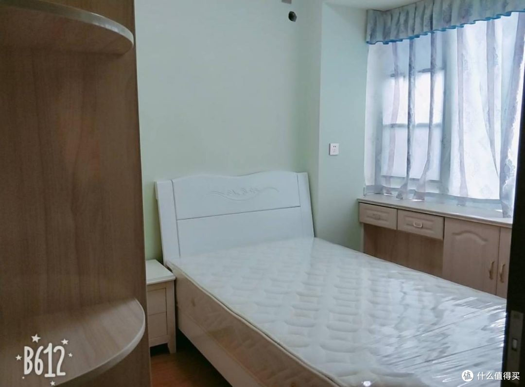 88㎡三居室，装修时坚持全屋贴瓷砖，住了5年依然崭新，奢华大气