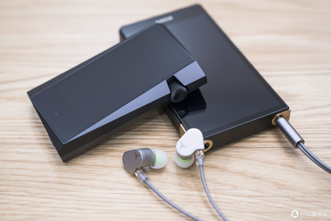 SONY ZX707 vs AK SR35:两台中端随身音乐播放器怎么选?