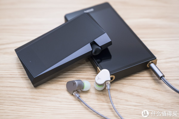 SONY ZX707 vs AK SR35：两台中端随身音乐播放器怎么选？_随身播放器_