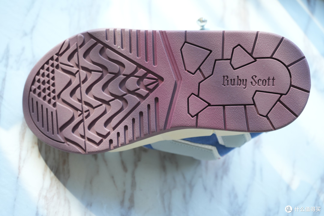 百搭潮鞋——RubyScott钻石面包鞋