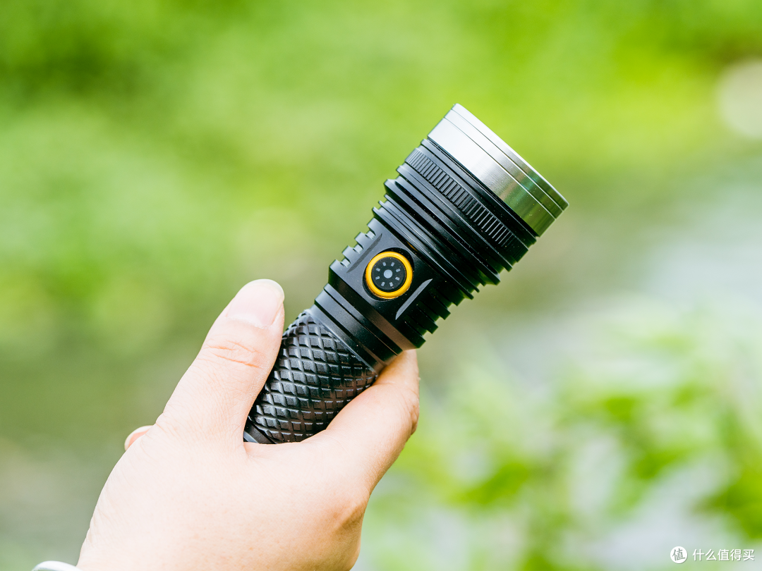 强光手电选购经验 篇十九:盘点2023百元级高性比价强光手电筒_户外