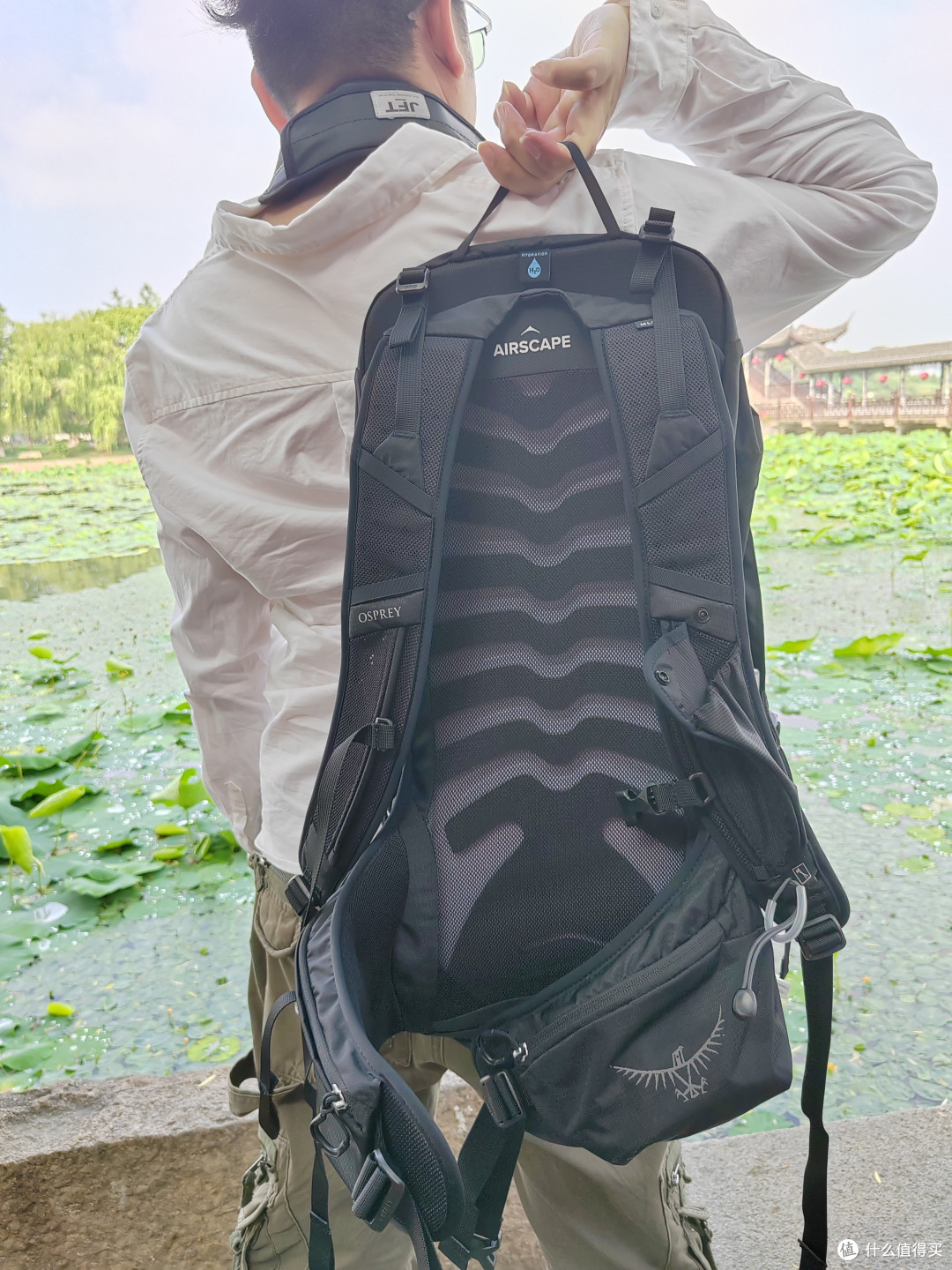 背部透气支撑好，既能野外作业又能城市百搭——OSPREY小鹰魔爪登山包