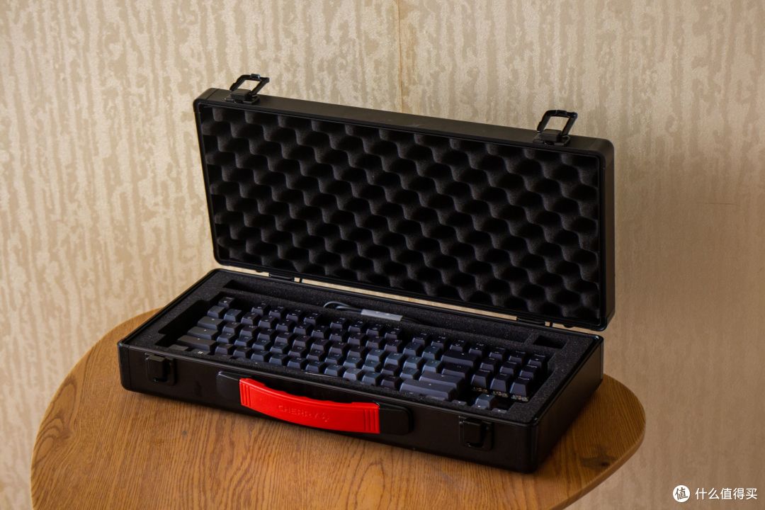 "原厂"的改变与不变——Cherry MX 8.2 TKL 曜石XAGA