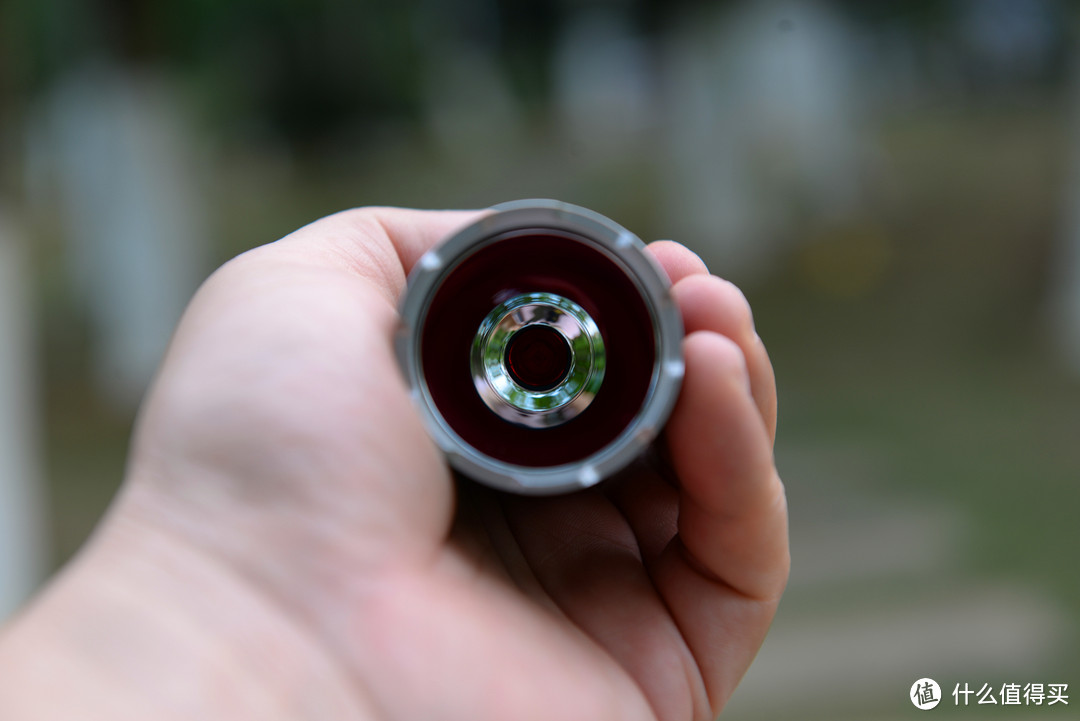 内置滤镜专利设计，轻松转换红绿白光。